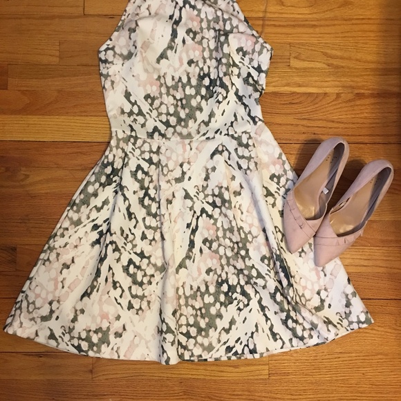 Beautiful Spring/Summer/Fall Dress - Picture 2 of 5